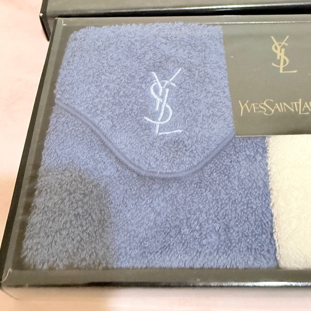 Saint Laurent White and Blue Towel Set - Picture 2 of 3